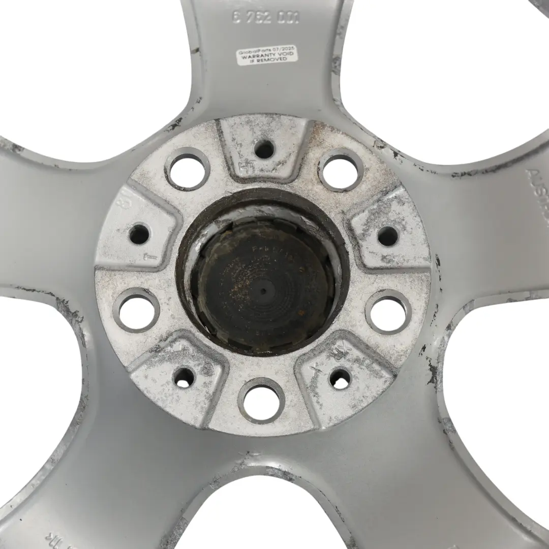 Cerchio in lega argento 17" Spider Spoke 138 ET:20 7,5J per BMW E60 E61 con numero di parte 6762001 BMW E60 E61 Cerchio in lega argento 17" Spider Spoke 138 ET:20 7,5J - SKU 6762001-1 - Numero di parte 6762001