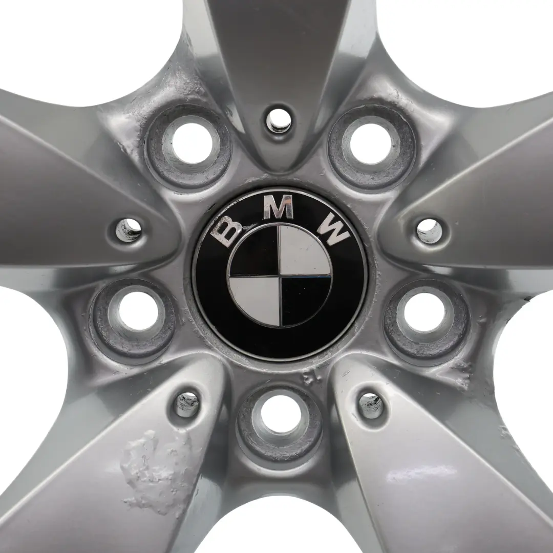 Cerchio in lega argento 17" Spider Spoke 138 ET:20 7,5J per BMW E60 E61 con numero di parte 6762001 BMW E60 E61 Cerchio in lega argento 17" Spider Spoke 138 ET:20 7,5J - SKU 6762001-1 - Numero di parte 6762001