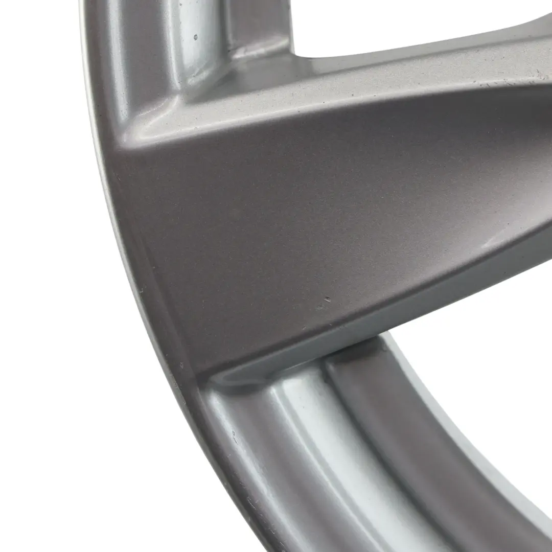 Silberne Leicht Metall Felge 17" 7J ET:47 für BMW E81 E82 E87 mit Teilenummer 6795561 BMW E81 E82 E87 Silberne Leicht Metall Felge 17" 7J ET:47 - SKU 6795561-1 - Teilenummer 6795561