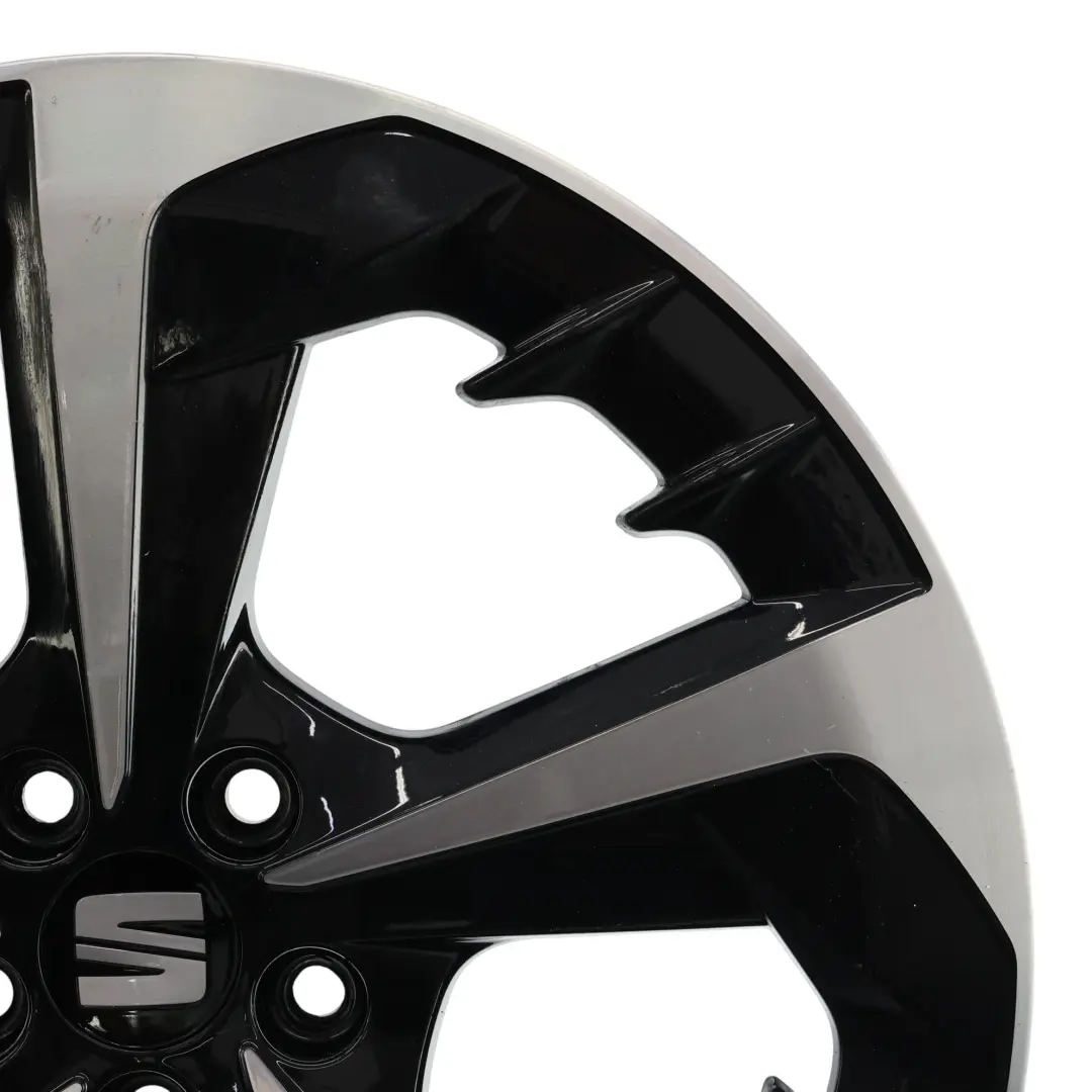 Leicht Metall Felge Silberne 18" 7J ET:51 für Seat Ibiza FR 6K1 mit Teilenummer 6F0601025S Seat Ibiza FR 6K1 Leicht Metall Felge Silberne 18" 7J ET:51 - SKU 6F0601025S-2 - Teilenummer 6F0601025S