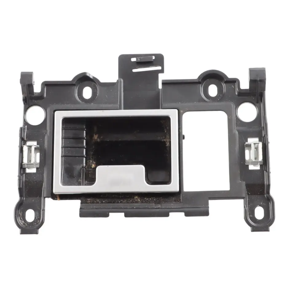 Insert Avant Cendrier Allumage pour BMW E60 E61 LCI à propos du numéro de pièce 7034087 BMW E60 E61 LCI Insert Avant Cendrier Allumage - SKU 7034087 - Numéro de pièce 7034087