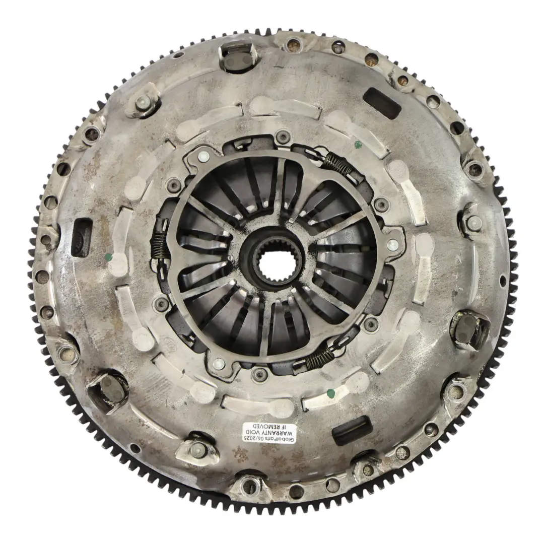 Doble Masa Volante Embrague 2.0 TDI C0703699 para VW Seat Skoda Audi A3 8P con número de pieza 704117 VW Seat Skoda Audi A3 8P Doble Masa Volante Embrague 2.0 TDI C0703699 - SKU 704117 - Número de pieza 704117