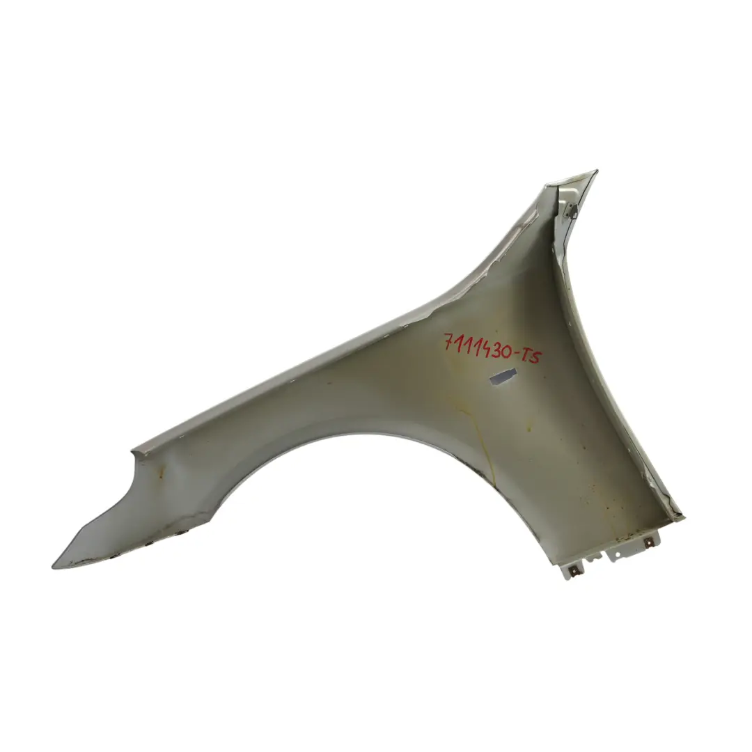 Błotnik Prawy Przód Przód Titansilber Srebrny Metalik - 354 do BMW E60 E61 o numerze 7111430 BMW E60 E61 Błotnik Prawy Przód Przód Titansilber Srebrny Metalik - 354 - SKU 7111430-TS - Numer Części 7111430