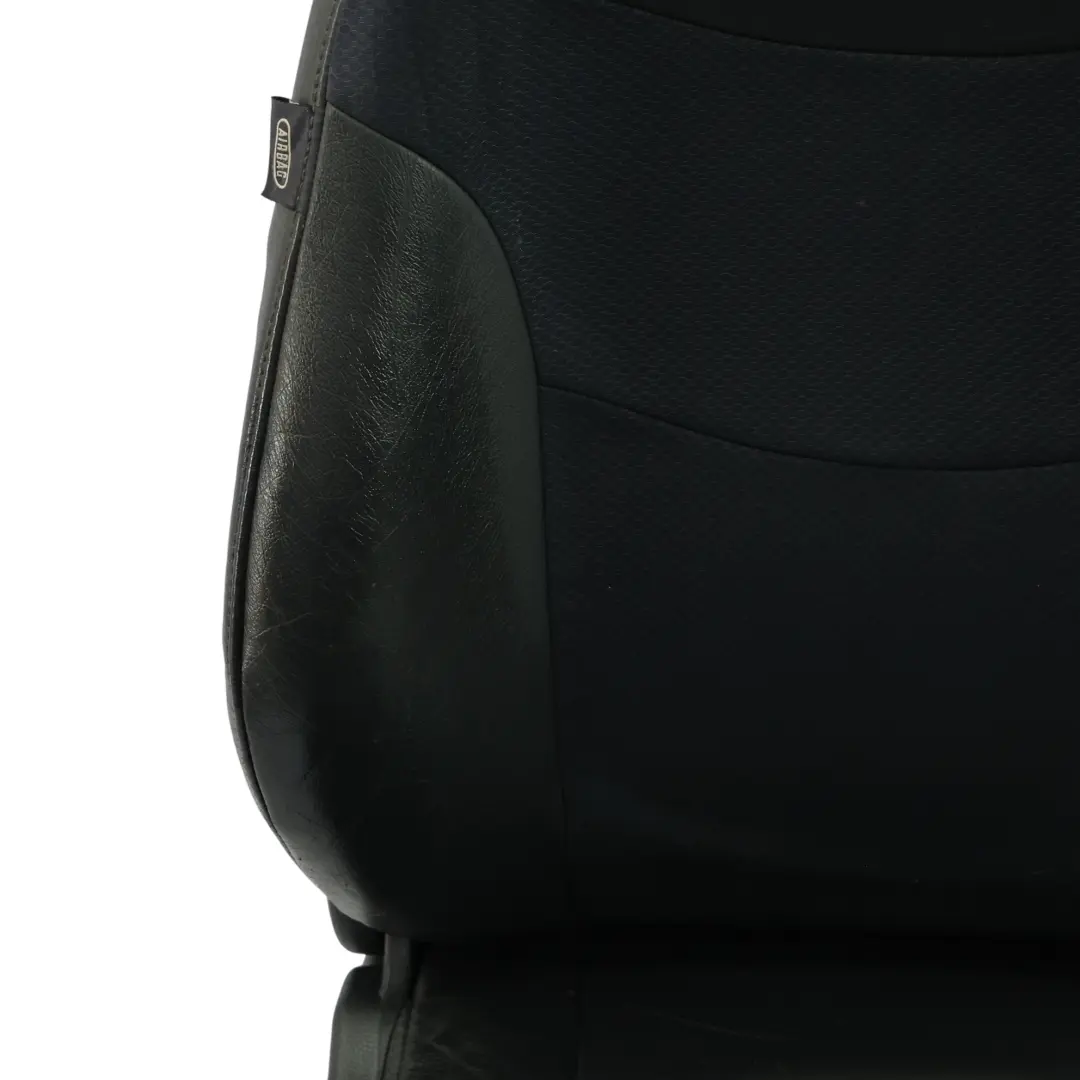 Sedile Anteriore Destro Stoffa/Pelle Nero Panther per Mini Cooper One R52 Cabrio con numero di parte 7130084 Mini Cooper One R52 Cabrio Sedile Anteriore Destro Stoffa/Pelle Nero Panther - SKU 7130084-2 - Numero di parte 7130084