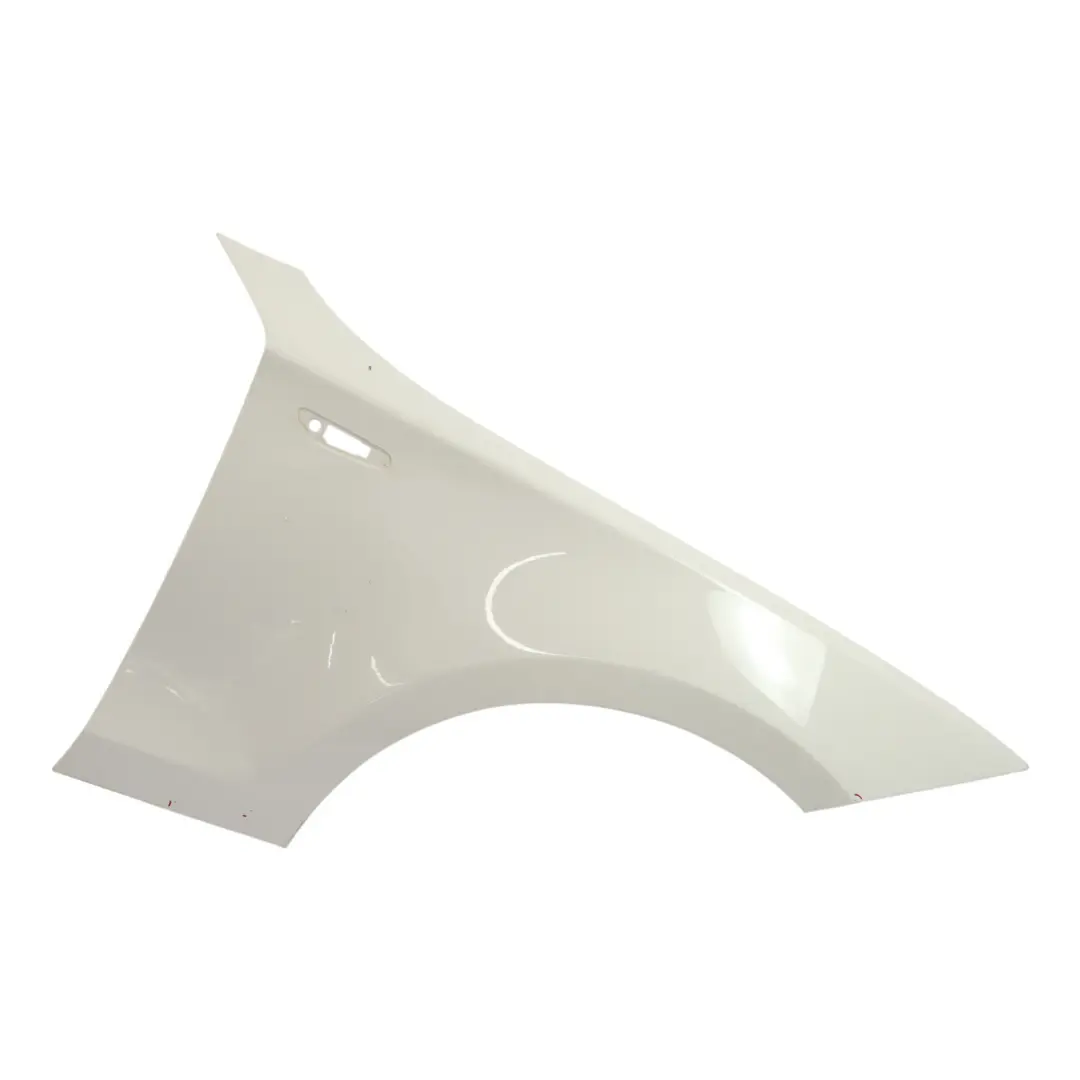 BMW E81 E87 Panel Lateral Guardabarros Ala Delantera Derecha Alpinweiss 3 - 300 - SKU 7133228-AW3 - Número de pieza 7133228