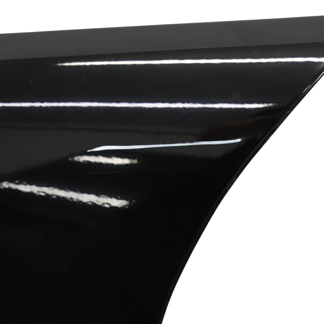 Seitenverkleidung Vorne Links Fender Schwarz 2 - 668 für BMW E90 E91 mit Teilenummer 7135679 BMW E90 E91 Seitenverkleidung Vorne Links Fender Schwarz 2 - 668 - SKU 7135679-SCH - Teilenummer 7135679