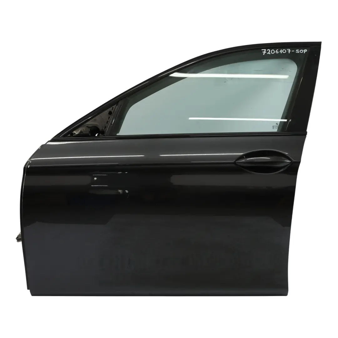Puerta Delantera Izquierda Sophistograu Gris Metalizado - B90 para BMW F10 F11 con número de pieza 7206107 BMW F10 F11 Puerta Delantera Izquierda Sophistograu Gris Metalizado - B90 - SKU 7206107-SOP - Número de pieza 7206107