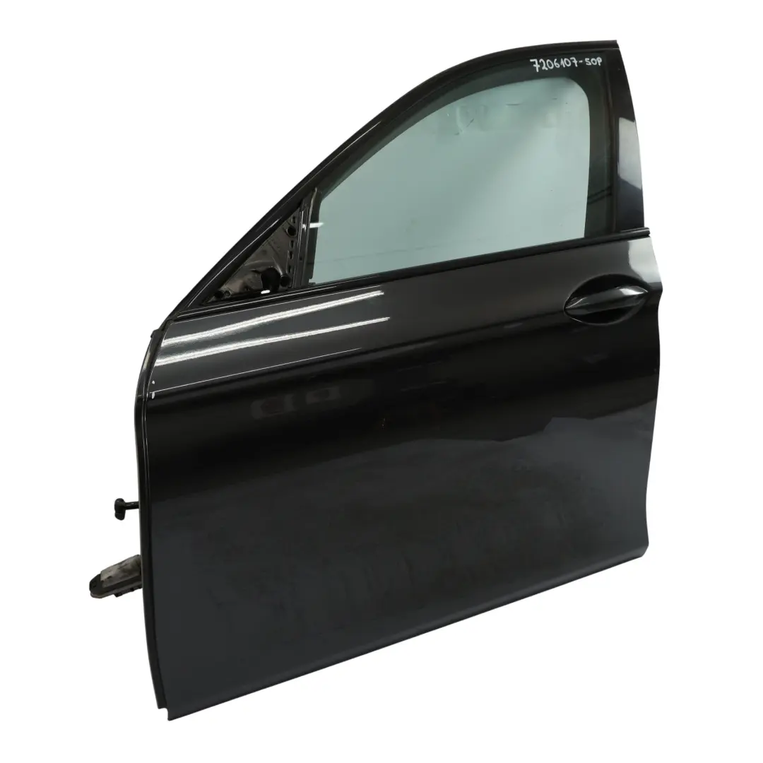 Puerta Delantera Izquierda Sophistograu Gris Metalizado - B90 para BMW F10 F11 con número de pieza 7206107 BMW F10 F11 Puerta Delantera Izquierda Sophistograu Gris Metalizado - B90 - SKU 7206107-SOP - Número de pieza 7206107