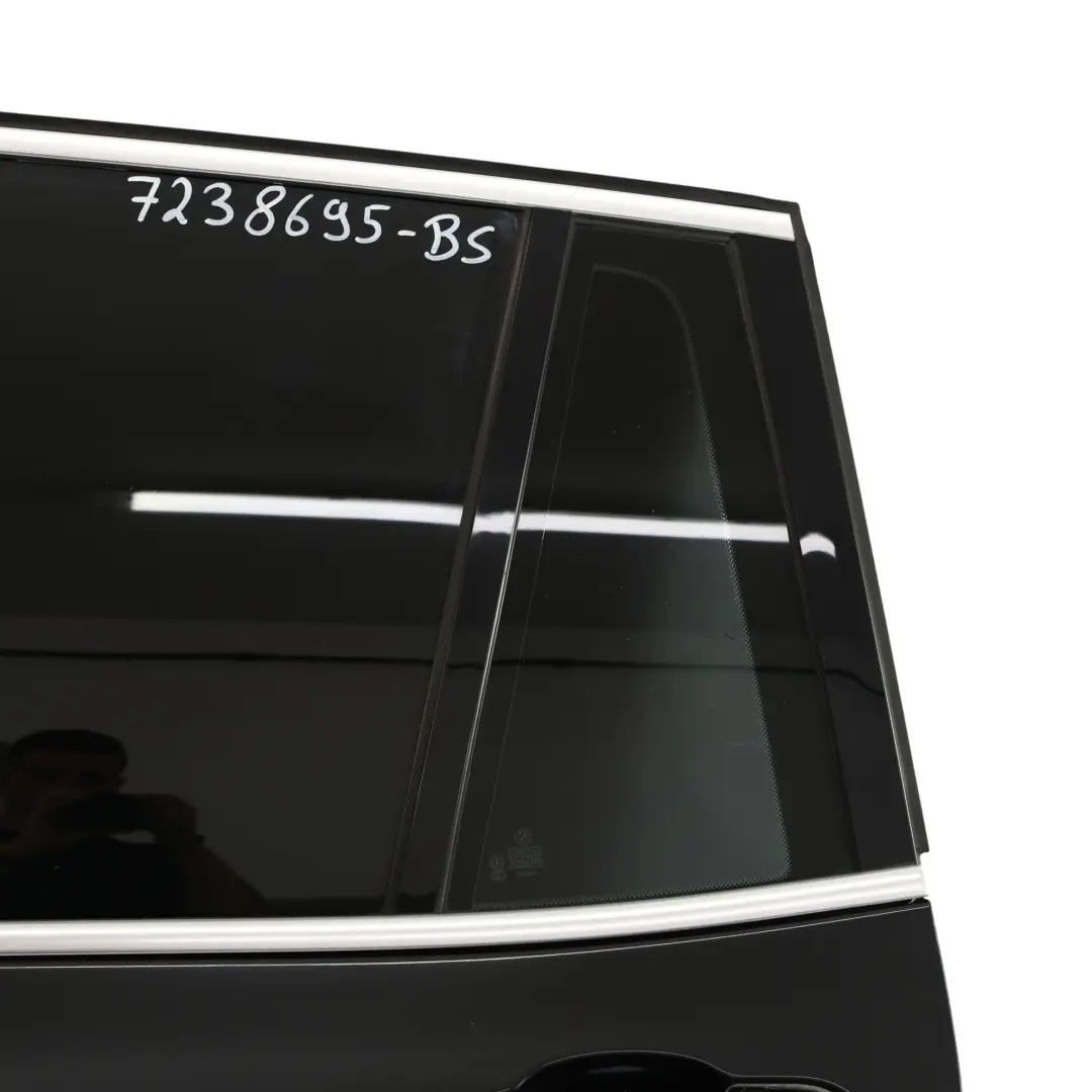 Porta posteriore sinistra Black Sapphire Metallic - 475 per BMW X3 F25 con numero di parte 7238695 BMW X3 F25 Porta posteriore sinistra Black Sapphire Metallic - 475 - SKU 7238695-BS - Numero di parte 7238695