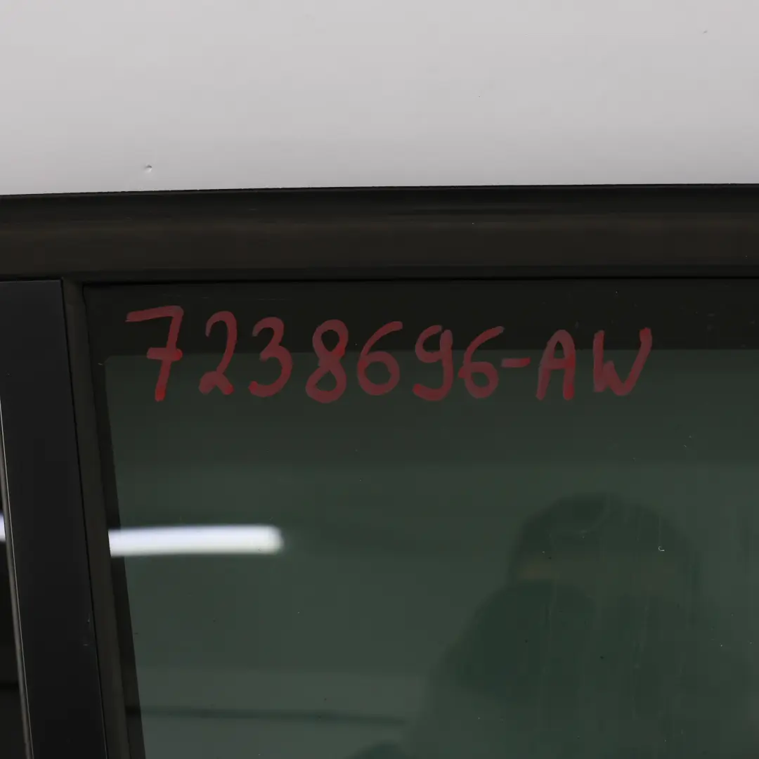 Porta posteriore destra Alpinweiss 3 Bianco - 300 per BMW X3 F25 con numero di parte 7238696 BMW X3 F25 Porta posteriore destra Alpinweiss 3 Bianco - 300 - SKU 7238696-AW - Numero di parte 7238696