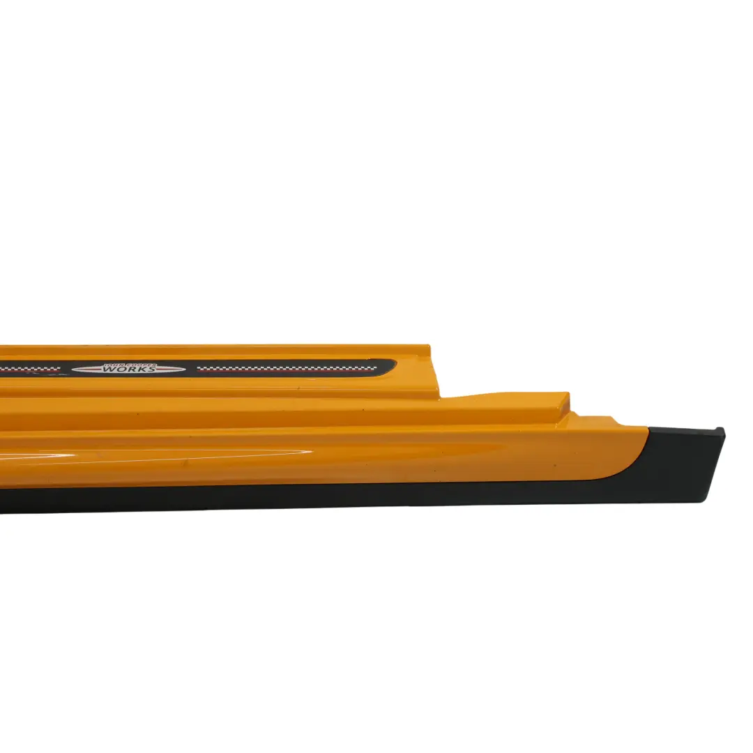 Faldón Lateral Derecho JCW Tapa De Umbral Panel Volcanic Orange - B70 para Mini F56 con número de pieza 7352152 Mini F56 Faldón Lateral Derecho JCW Tapa De Umbral Panel Volcanic Orange - B70 - SKU 7352152-VOR - Número de pieza 7352152