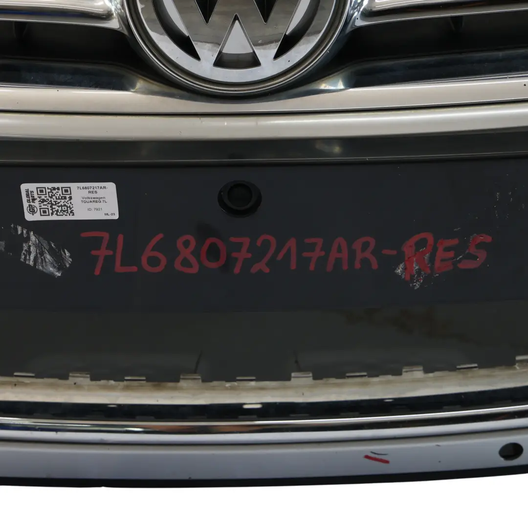 7L Zderzak Przedni Reflex Silver Srebrny Metalik A7W do VW Volkswagen Touareg o numerze 7L6807217AR VW Volkswagen Touareg 7L Zderzak Przedni Reflex Silver Srebrny Metalik A7W - SKU 7L6807217AR-RES - Numer Części 7L6807217AR