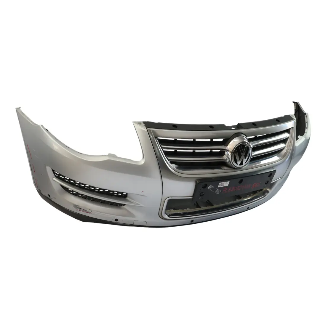 7L Zderzak Przedni Reflex Silver Srebrny Metalik A7W do VW Volkswagen Touareg o numerze 7L6807217AR VW Volkswagen Touareg 7L Zderzak Przedni Reflex Silver Srebrny Metalik A7W - SKU 7L6807217AR-RES - Numer Części 7L6807217AR