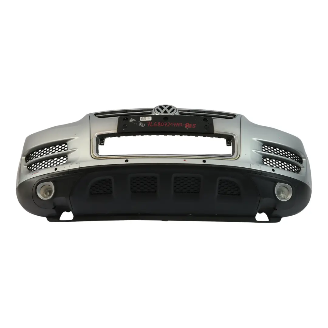 7L Zderzak Przedni Reflex Silver Srebrny Metalik A7W do VW Volkswagen Touareg o numerze 7L6807217AR VW Volkswagen Touareg 7L Zderzak Przedni Reflex Silver Srebrny Metalik A7W - SKU 7L6807217AR-RES - Numer Części 7L6807217AR