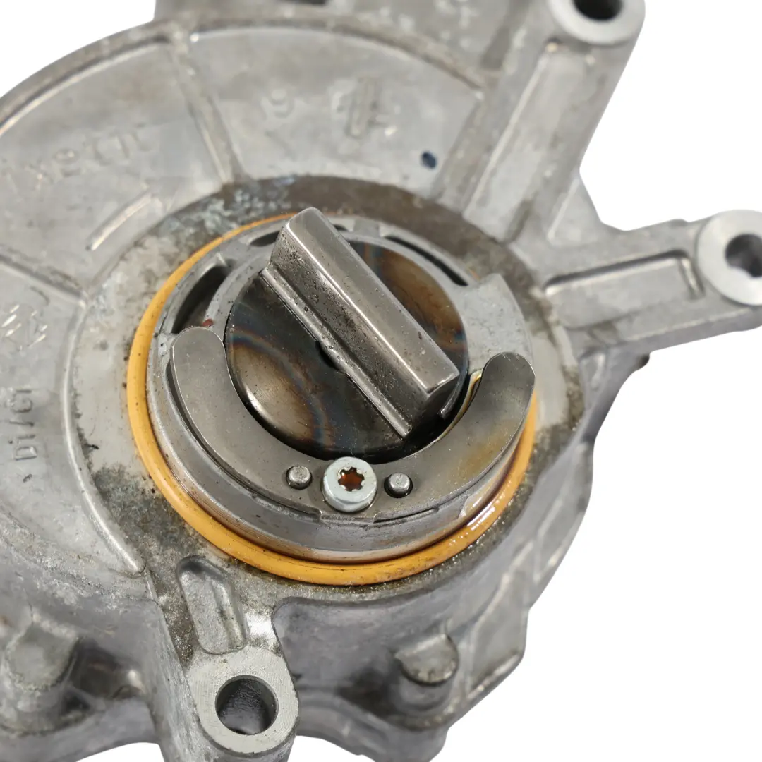 BMW F10 F11 F06 F13 X5 E70 F01 Petrol N63 S63N Engine Vacuum Pump 7619388 - SKU 8605976-1 - Part number 8605976
