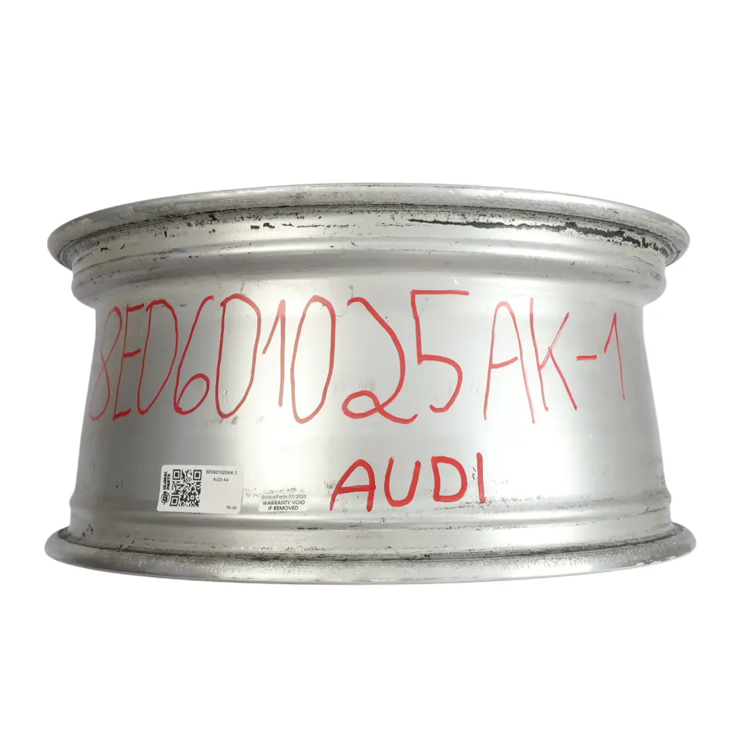 Jante en alliage argenté 18" ET:43 8J pour Audi A4 B7 à propos du numéro de pièce 8E0601025AK Audi A4 B7 Jante en alliage argenté 18" ET:43 8J - SKU 8E0601025AK-1 - Numéro de pièce 8E0601025AK