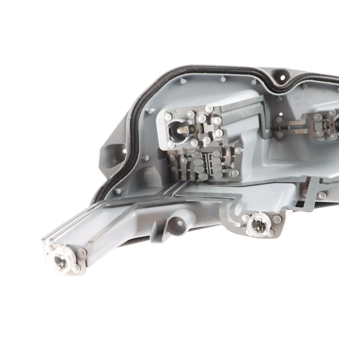 Audi TT 8J Gniazdo Uchwyt Mocowanie Żarówki Lampy Prawy Tył - SKU 8J0945258A - Numer Części 8J0945258A