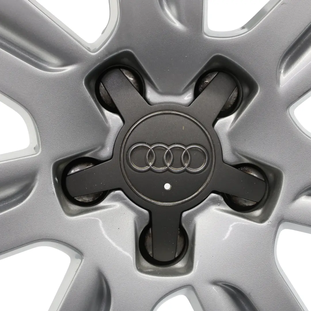 Audi A4 B8 A5 8T Silberne Leichtmetallfelge 17" ET:45 7,5J 8K0601025B - SKU 8K0601025B-2 - Teilenummer 8K0601025B-2