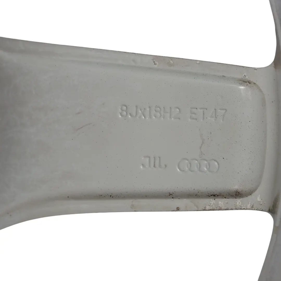 Felga Aluminiowa Srebrna 18" 8J ET:47 do Audi A4 B8 A5 8T o numerze 8K0601025D Audi A4 B8 A5 8T Felga Aluminiowa Srebrna 18" 8J ET:47 - SKU 8K0601025D-2 - Numer Części 8K0601025D