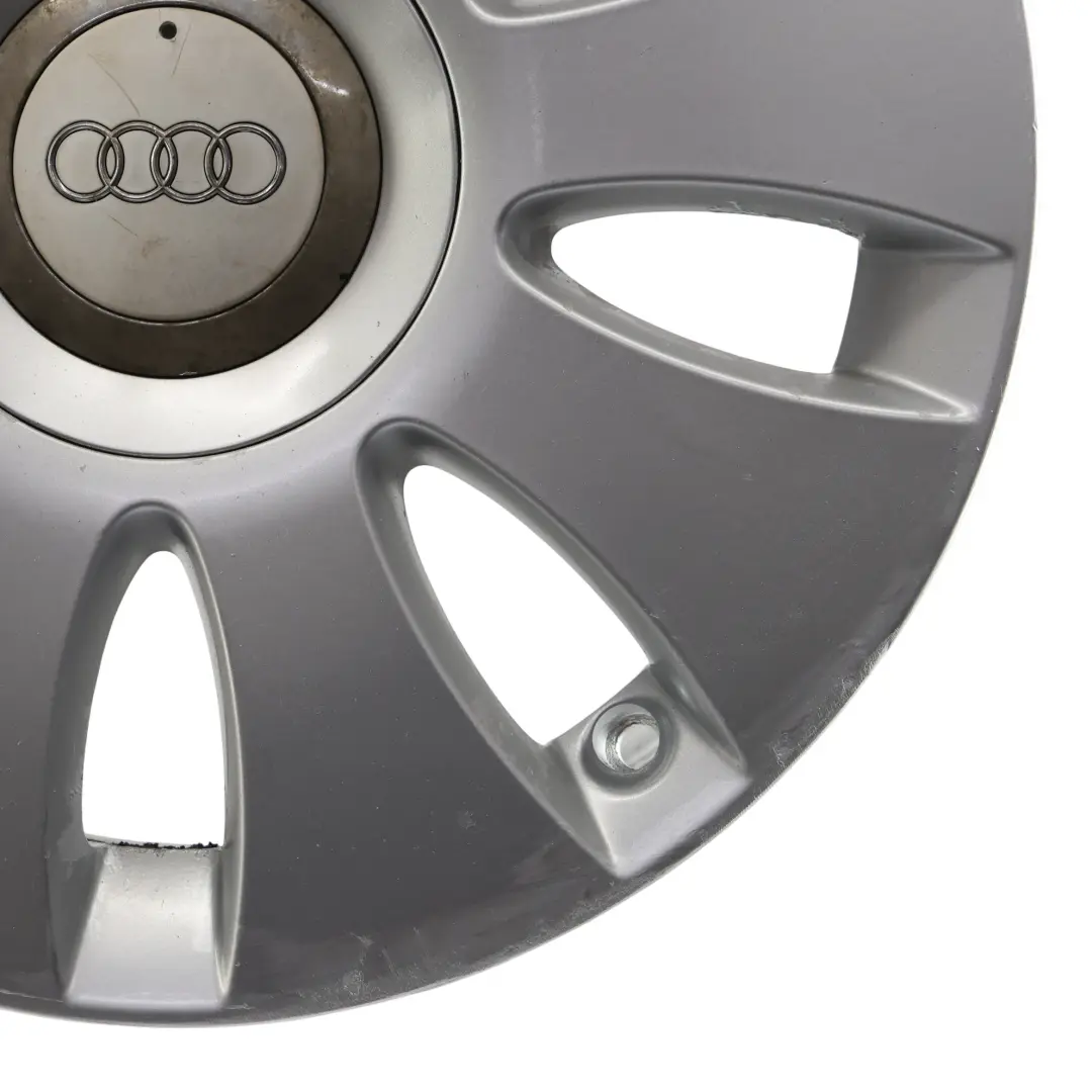 Cerchio In Lega 16" 6,5J ET:50 A 9 Razze per Audi A3 8P Silver con numero di parte 8P0601025AA Audi A3 8P Silver Cerchio In Lega 16" 6,5J ET:50 A 9 Razze - SKU 8P0601025AA-1 - Numero di parte 8P0601025AA