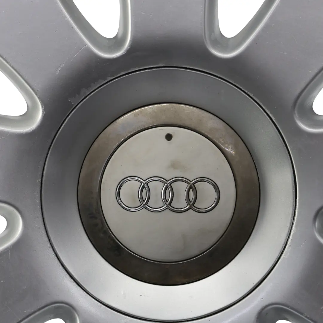 Audi A3 8P Silver Cerchio In Lega 16" 6,5J ET:50 A 9 Razze - SKU 8P0601025AA-2 - Numero di parte 8P0601025AA