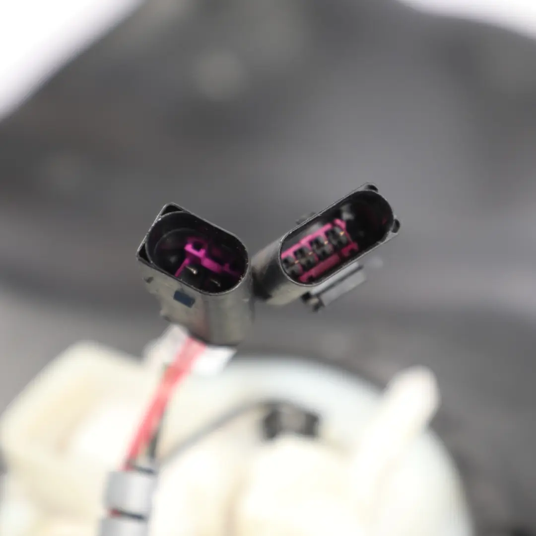 AdBlue Tank Fluid Reservoir 2.0 TDI Diesel to Audi Q5 8R with Part number 8R0131877D Audi Q5 8R AdBlue Tank Fluid Reservoir 2.0 TDI Diesel - SKU 8R0131877D - Part number 8R0131877D