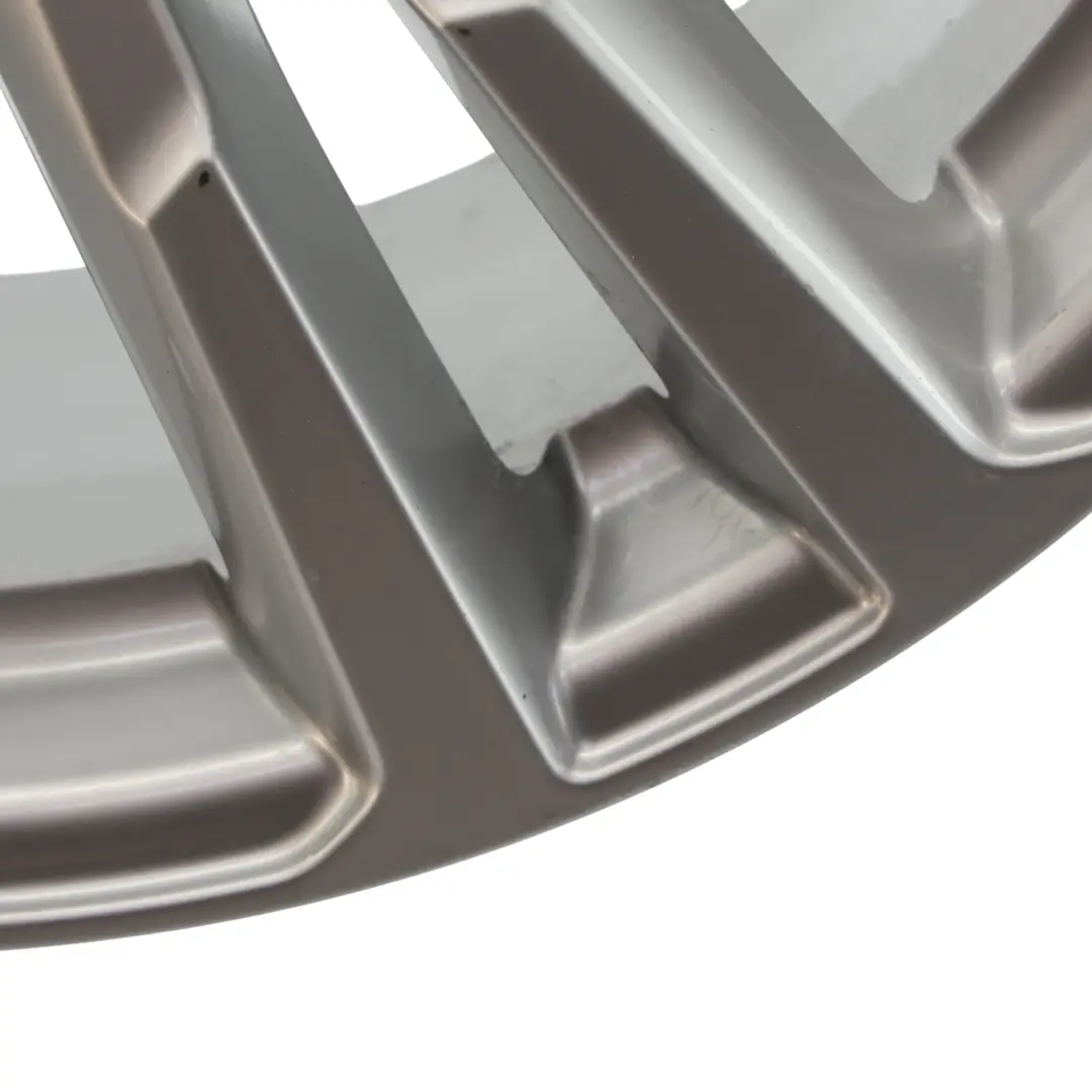 Srebrna Felga Aluminiowa 18" 7J ET:43 do Audi Q3 8U o numerze 8U0601025AJ Audi Q3 8U Srebrna Felga Aluminiowa 18" 7J ET:43 - SKU 8U0601025AJ-2 - Numer Części 8U0601025AJ