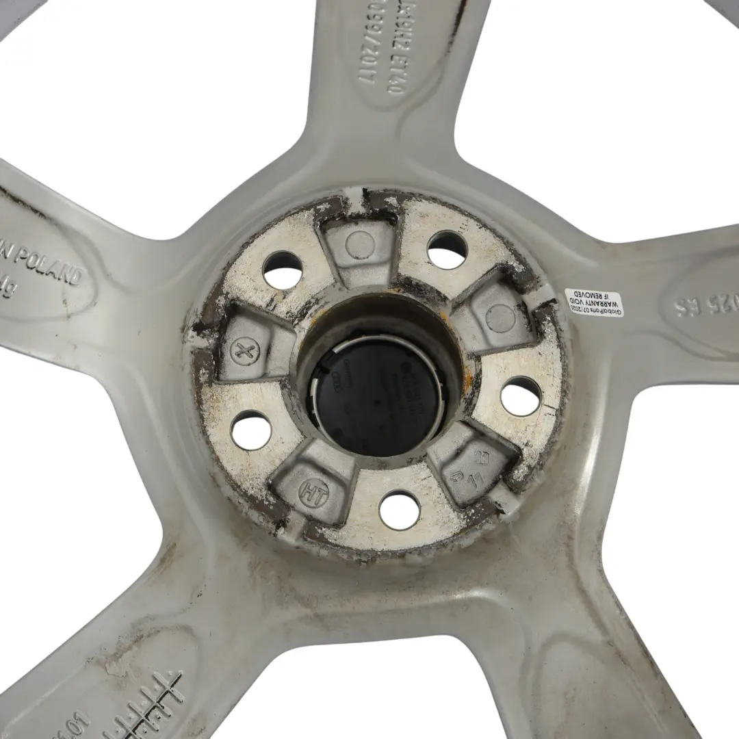 Felga Aluminiowa Srebrna 19" 8,5J ET:40 do Audi A4 B9 o numerze 8W0601025ES Audi A4 B9 Felga Aluminiowa Srebrna 19" 8,5J ET:40 - SKU 8W0601025ES-2 - Numer Części 8W0601025ES