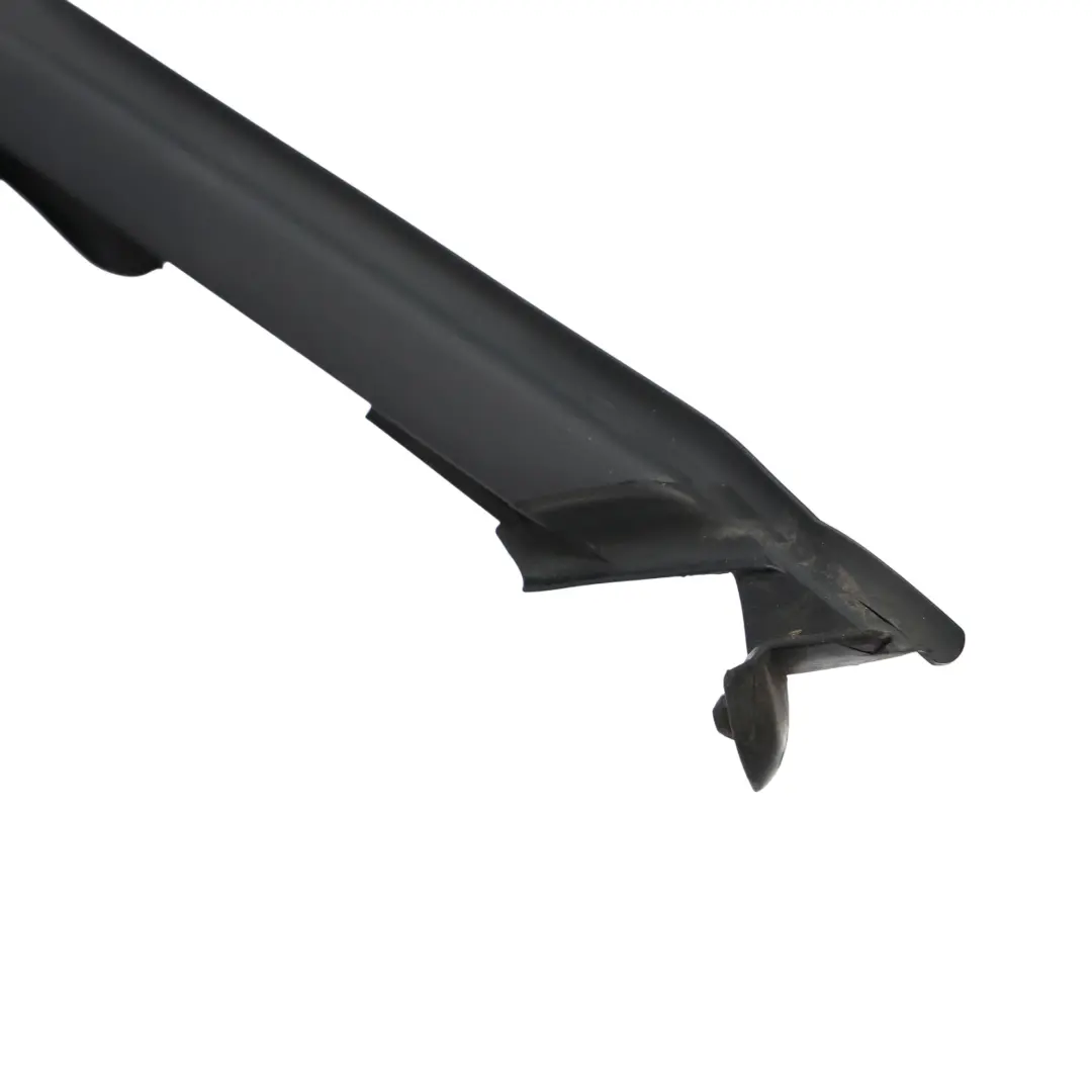 Puerta Ventana Guía Rail Junta Vidrio Delantero Derecho para Audi A1 8X con número de pieza 8X3837440D Audi A1 8X Puerta Ventana Guía Rail Junta Vidrio Delantero Derecho - SKU 8X3837440D - Número de pieza 8X3837440D