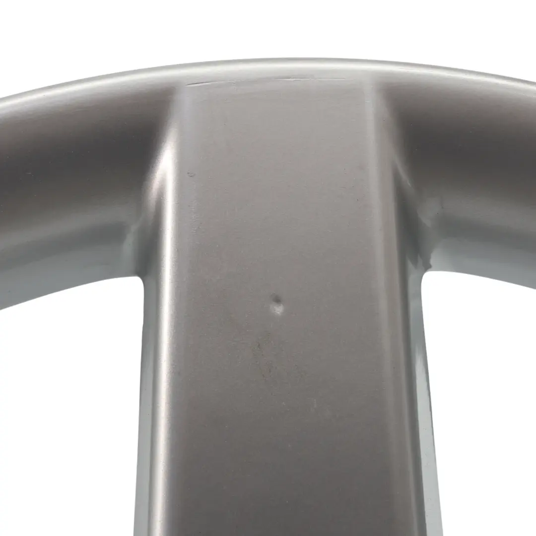 Jante arrière alliage argenté 18" 8,5J ET:30 pour Mercedes R171 C209 AMG à propos du numéro de pièce A1714011702 Mercedes R171 C209 AMG Jante arrière alliage argenté 18" 8,5J ET:30 - SKU A1714011702-2 - Numéro de pièce A1714011702