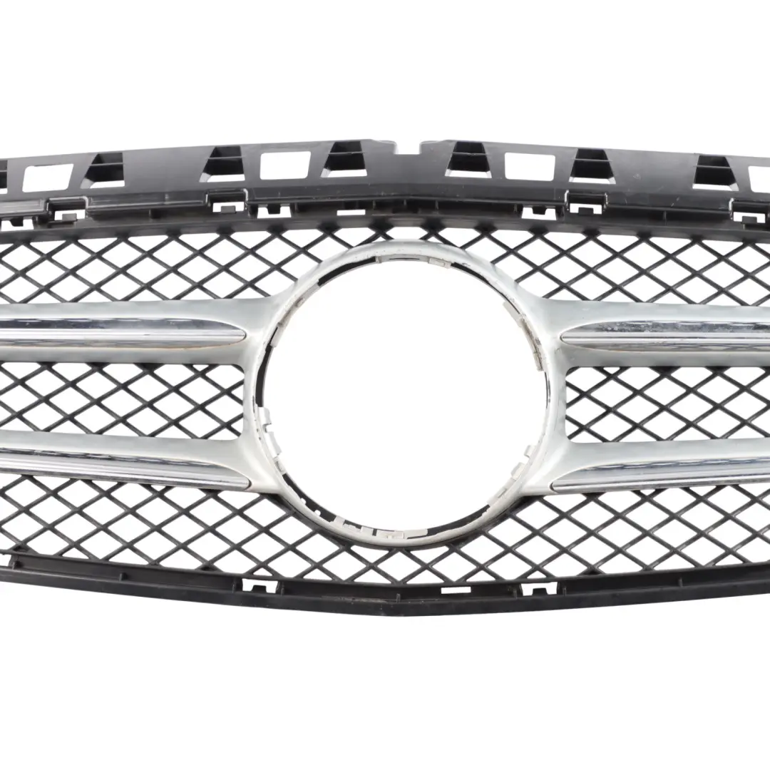 Atrapa Grill Chłodnicy Maski Przód Chrom do Mercedes W176 o numerze A1768880260 Mercedes W176 Atrapa Grill Chłodnicy Maski Przód Chrom - SKU A1768880260 - Numer Części A1768880260