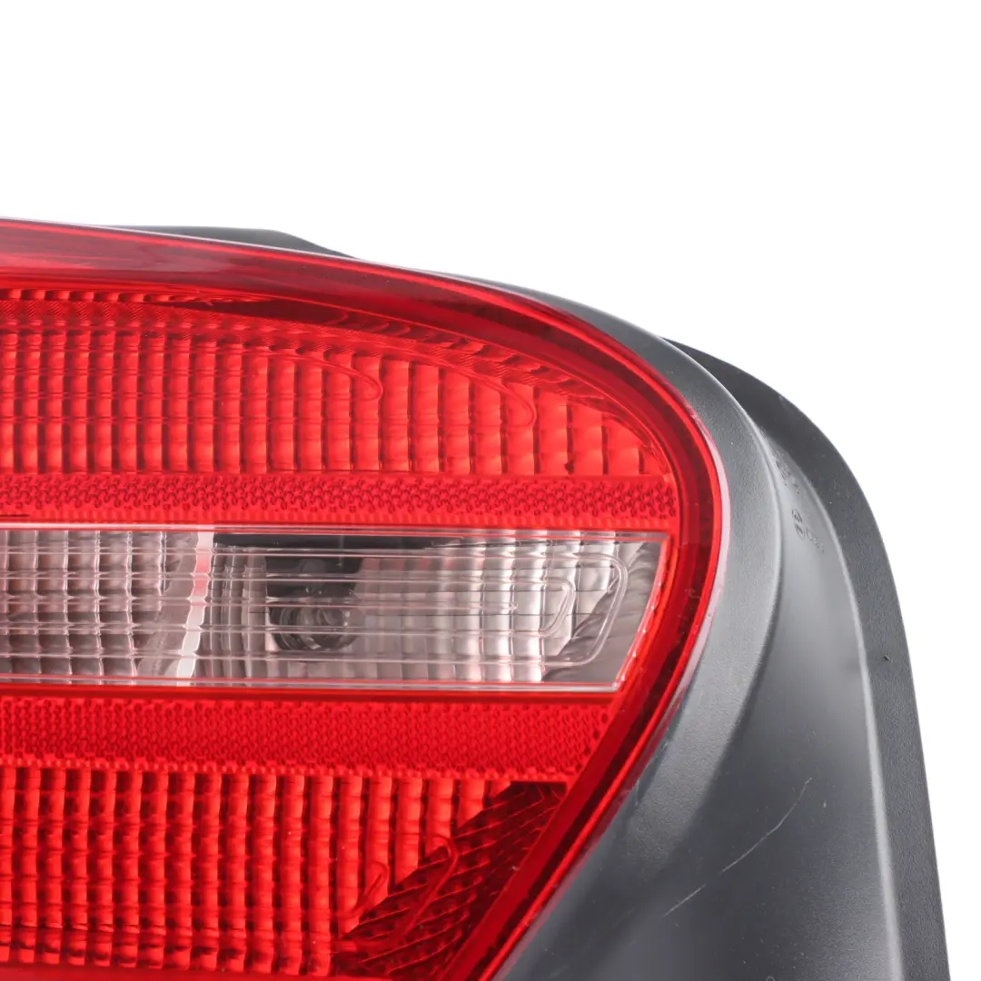 Feu arrière gauche Panneau latéral du feu arrière pour Mercedes W176 à propos du numéro de pièce A1769060100 Mercedes W176 Feu arrière gauche Panneau latéral du feu arrière - SKU A1769060100-2 - Numéro de pièce A1769060100