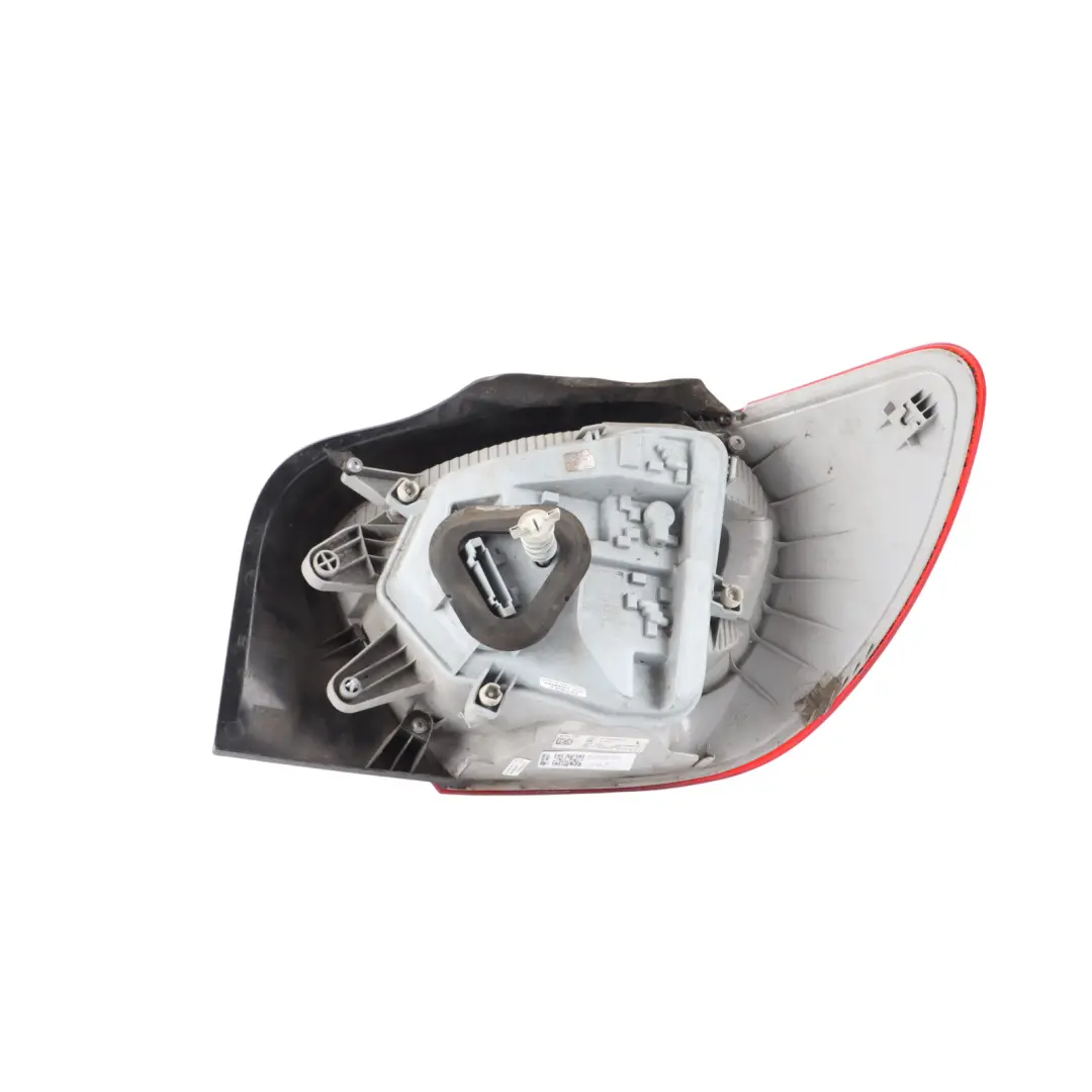 Rückleuchte Links Rücklicht Seitenwand für Mercedes W176 mit Teilenummer A1769060100 Mercedes W176 Rückleuchte Links Rücklicht Seitenwand - SKU A1769060100-2 - Teilenummer A1769060100