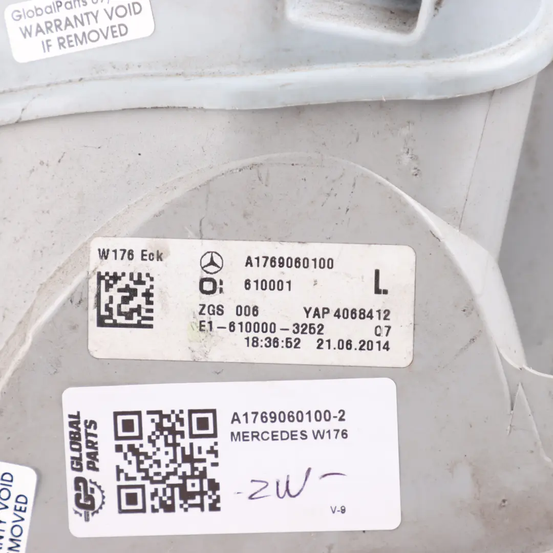 Feu arrière gauche Panneau latéral du feu arrière pour Mercedes W176 à propos du numéro de pièce A1769060100 Mercedes W176 Feu arrière gauche Panneau latéral du feu arrière - SKU A1769060100-2 - Numéro de pièce A1769060100