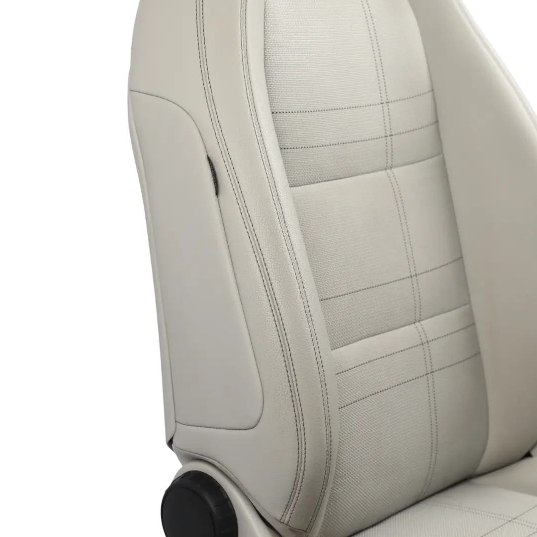 Vordersitz Sport Rechts Leder/Stoff für Mercedes W176 mit Teilenummer A1769108401 Mercedes W176 Vordersitz Sport Rechts Leder/Stoff - SKU A1769108401-1 - Teilenummer A1769108401