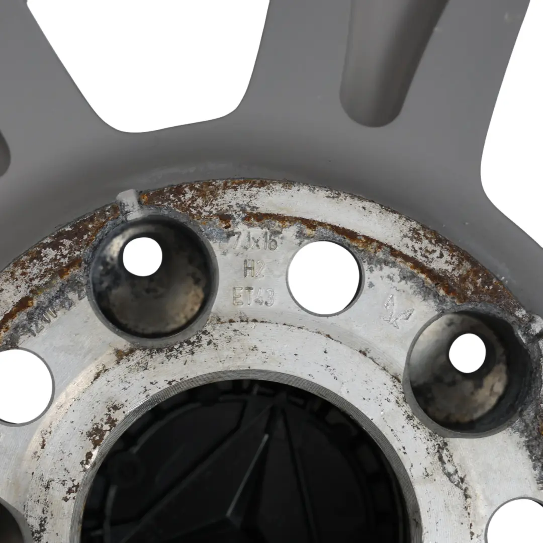 Felga Aluminiowa Srebrna 16" 7J ET:43 do Mercedes W204 o numerze A2044011102 Mercedes W204 Felga Aluminiowa Srebrna 16" 7J ET:43 - SKU A2044011102-2 - Numer Części A2044011102