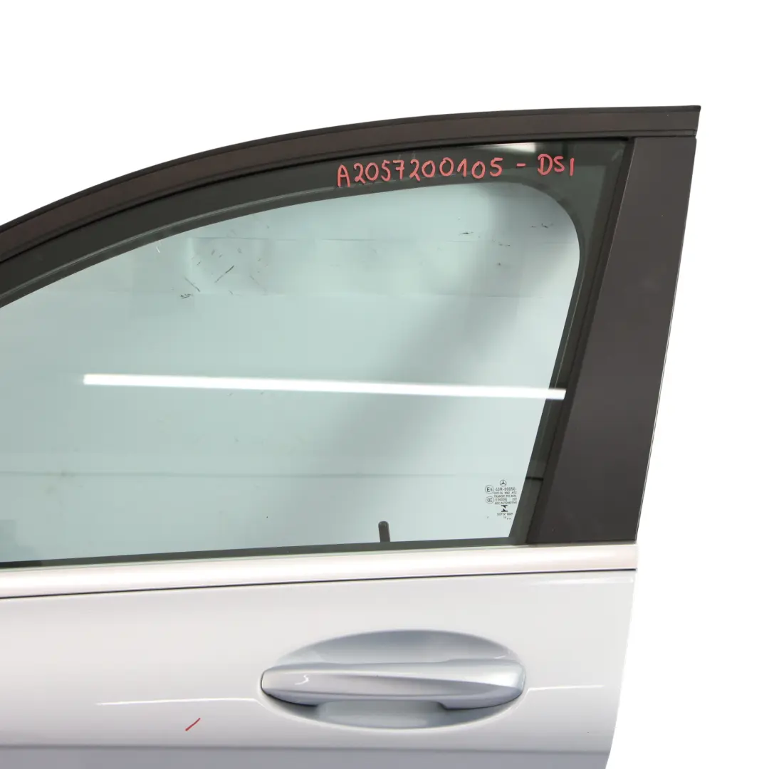 Porta anteriore sinistra Diamond Silver Metallic - 988 per Mercedes W205 con numero di parte A2057200105 Mercedes W205 Porta anteriore sinistra Diamond Silver Metallic - 988 - SKU A2057200105-DSI - Numero di parte A2057200105