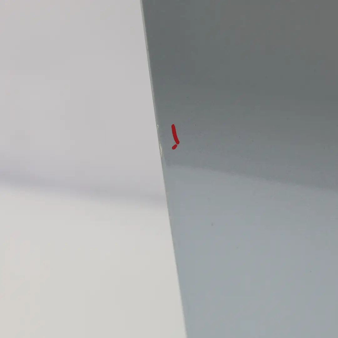 Puerta Delantera Derecha Diamond Silver Metallic Plata - 988 para Mercedes W205 con número de pieza A2057200205 Mercedes W205 Puerta Delantera Derecha Diamond Silver Metallic Plata - 988 - SKU A2057200205-DSI - Número de pieza A2057200205