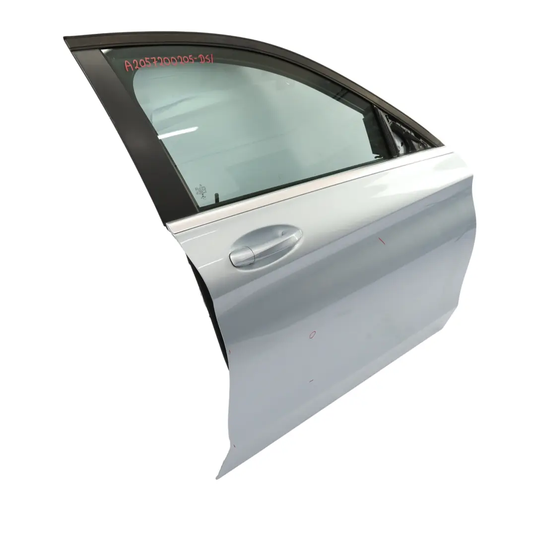 Tür Vorne Rechts Diamantsilber Metallic - 988 für Mercedes W205 mit Teilenummer A2057200205 Mercedes W205 Tür Vorne Rechts Diamantsilber Metallic - 988 - SKU A2057200205-DSI - Teilenummer A2057200205