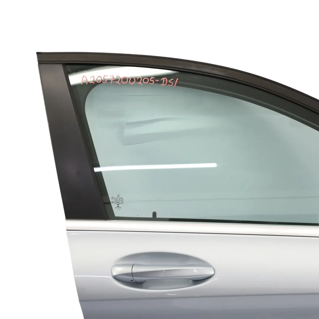Porta Anteriore Destra Diamond Silver Metallic - 988 per Mercedes W205 con numero di parte A2057200205 Mercedes W205 Porta Anteriore Destra Diamond Silver Metallic - 988 - SKU A2057200205-DSI - Numero di parte A2057200205