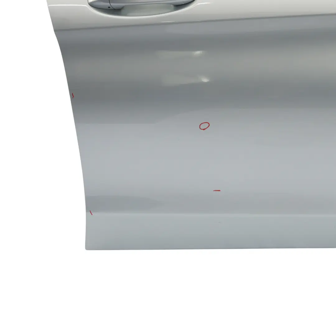 Tür Vorne Rechts Diamantsilber Metallic - 988 für Mercedes W205 mit Teilenummer A2057200205 Mercedes W205 Tür Vorne Rechts Diamantsilber Metallic - 988 - SKU A2057200205-DSI - Teilenummer A2057200205