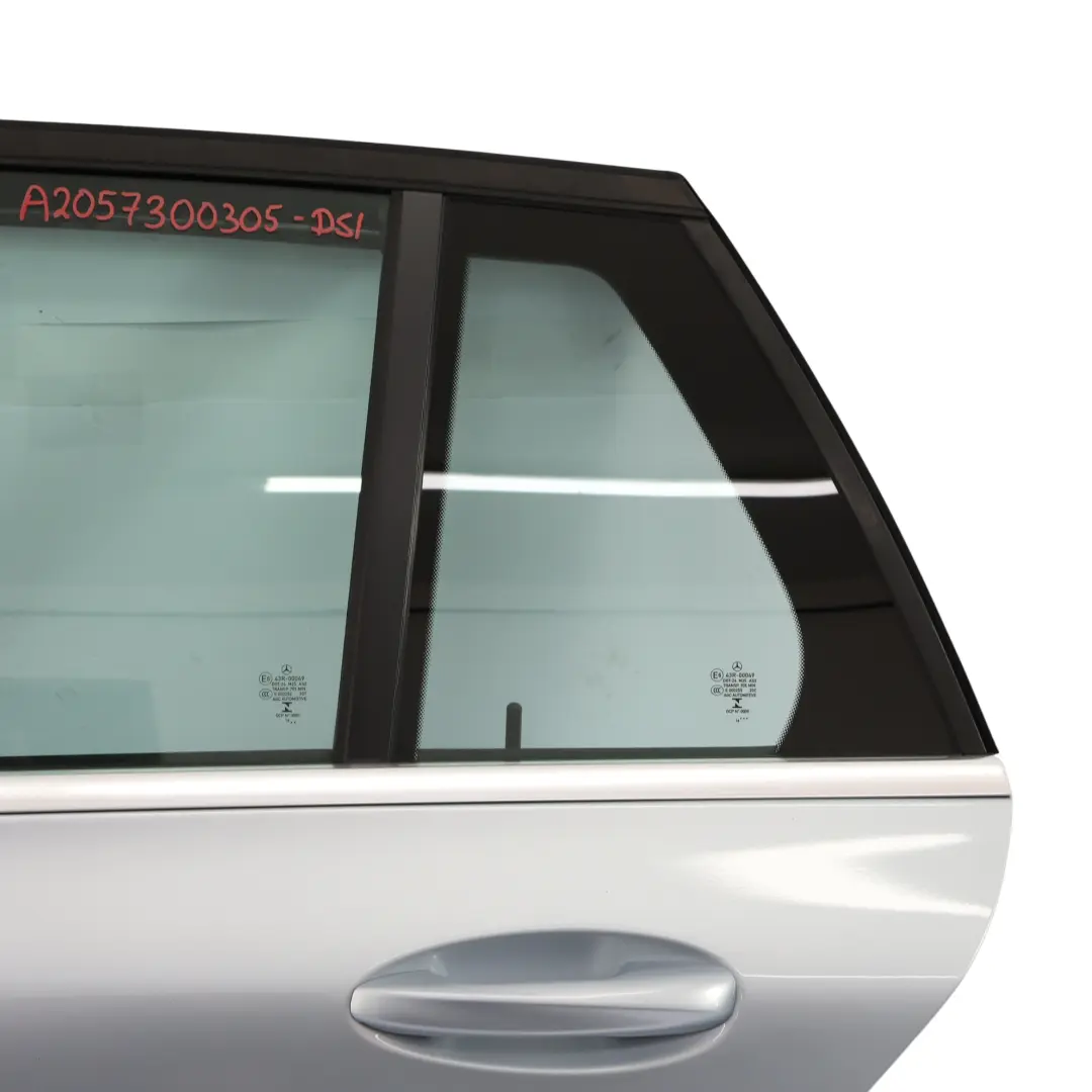 Porta Posteriore Sinistra Diamond Silver Metallic Argento - 988 per Mercedes S205 con numero di parte A2057300305 Mercedes S205 Porta Posteriore Sinistra Diamond Silver Metallic Argento - 988 - SKU A2057300305-DSI - Numero di parte A2057300305