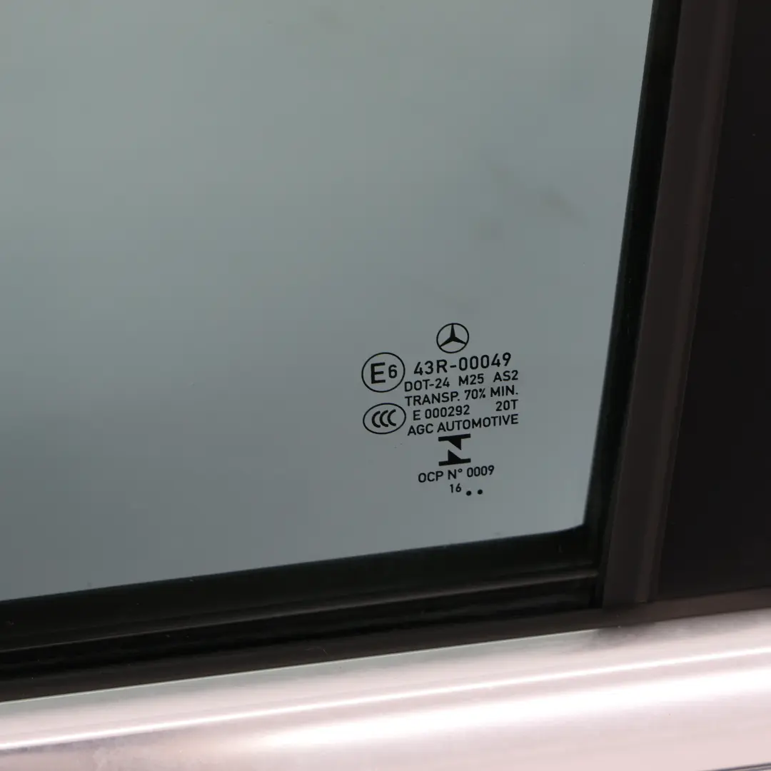 Arrière Gauche Diamond Silver Metallic Argent - 988 pour Mercedes S205 Porte à propos du numéro de pièce A2057300305 Mercedes S205 Porte Arrière Gauche Diamond Silver Metallic Argent - 988 - SKU A2057300305-DSI - Numéro de pièce A2057300305