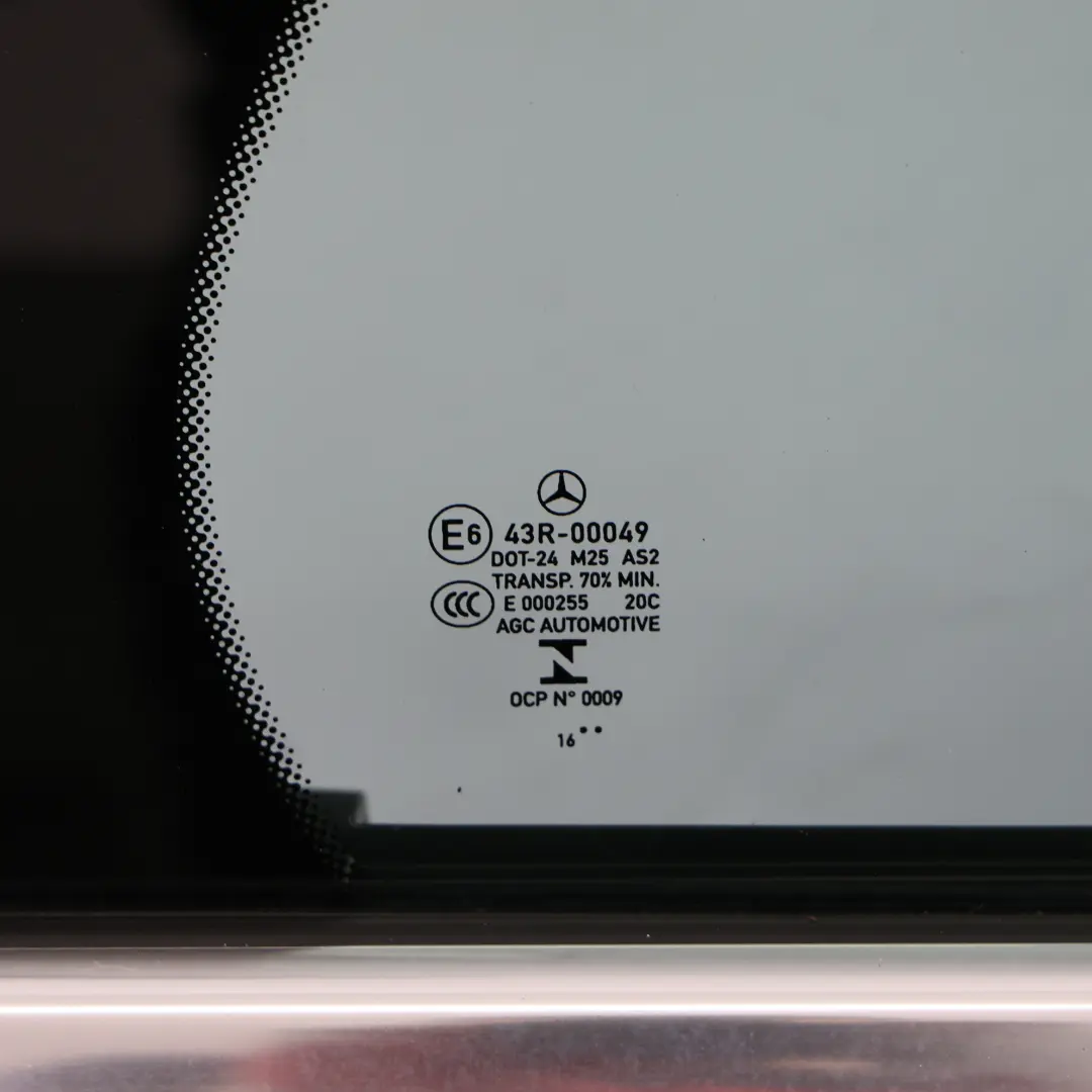 Porta Posteriore Destra Diamond Silver Metallic - 988 per Mercedes S205 con numero di parte A2057300405 Mercedes S205 Porta Posteriore Destra Diamond Silver Metallic - 988 - SKU A2057300405-DSI1 - Numero di parte A2057300405