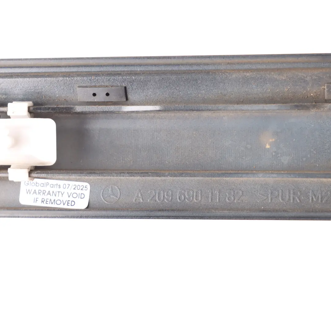 Listwa Drzwi Lewy Przód Czarna do Mercedes CLK C209 o numerze A2096901182 Mercedes CLK C209 Listwa Drzwi Lewy Przód Czarna - SKU A2096901182-OB - Numer Części A2096901182