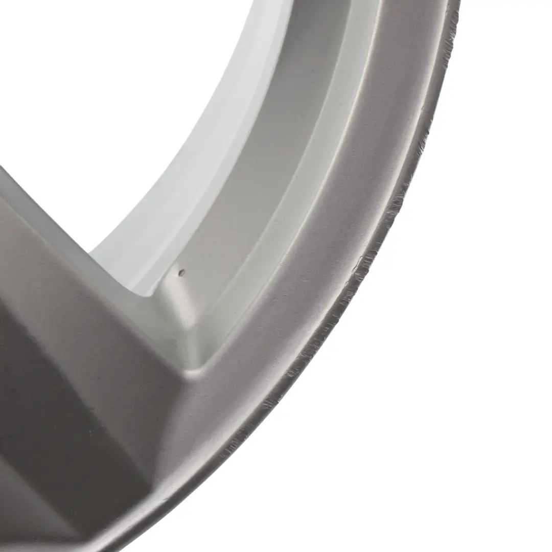 W218 Silberne Leichtmetallfelge 18" 8,5J ET:34 5-Speichen für Mercedes mit Teilenummer A2184010102 Mercedes W218 Silberne Leichtmetallfelge 18" 8,5J ET:34 5-Speichen - SKU A2184010102-1 - Teilenummer A2184010102