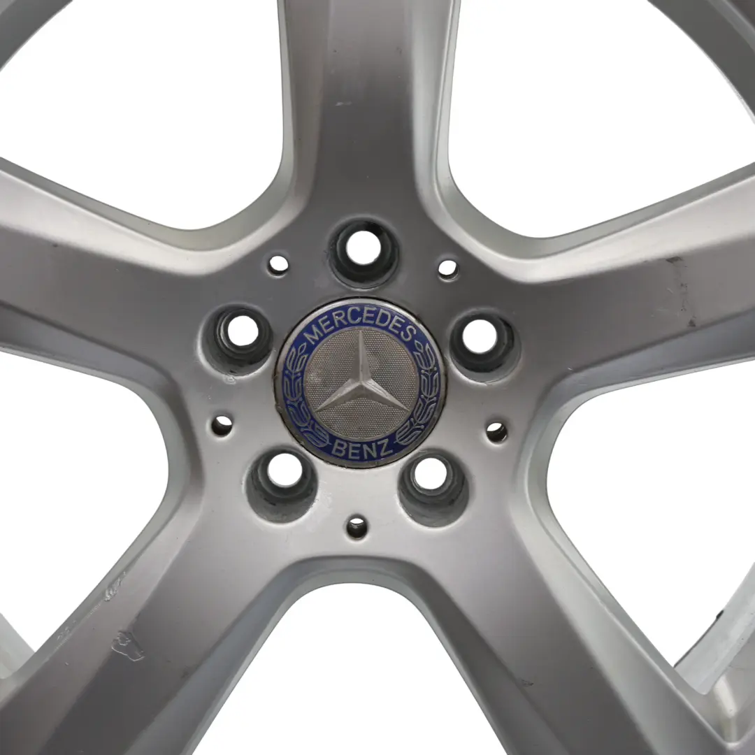 W218 Silberne Leichtmetallfelge 18" 8,5J ET:34 5-Speichen für Mercedes mit Teilenummer A2184010102 Mercedes W218 Silberne Leichtmetallfelge 18" 8,5J ET:34 5-Speichen - SKU A2184010102-2 - Teilenummer A2184010102