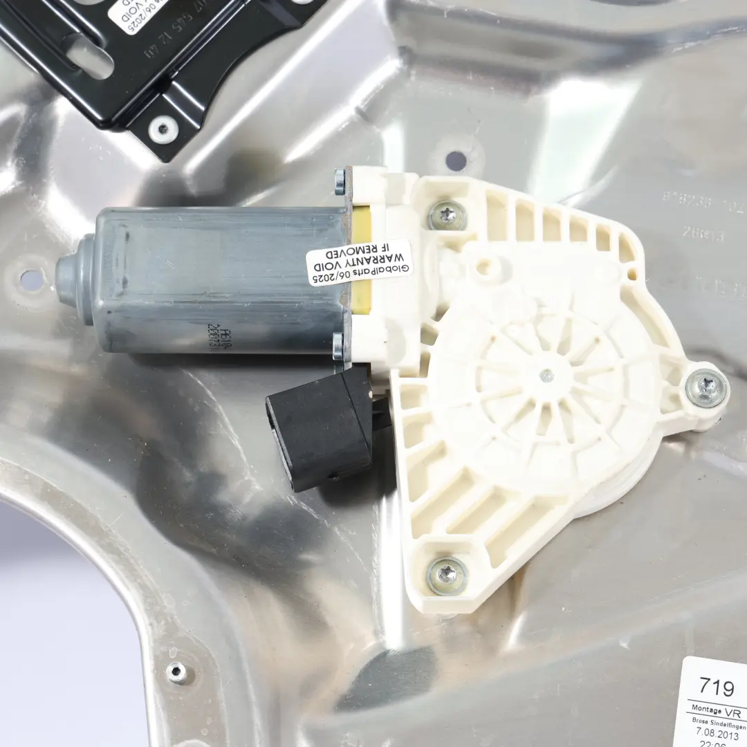 Mercedes W218 Pannello Motore Regolatore Alzacristalli Anteriore Destro - SKU A2187200479 - Numero di parte A2187200479