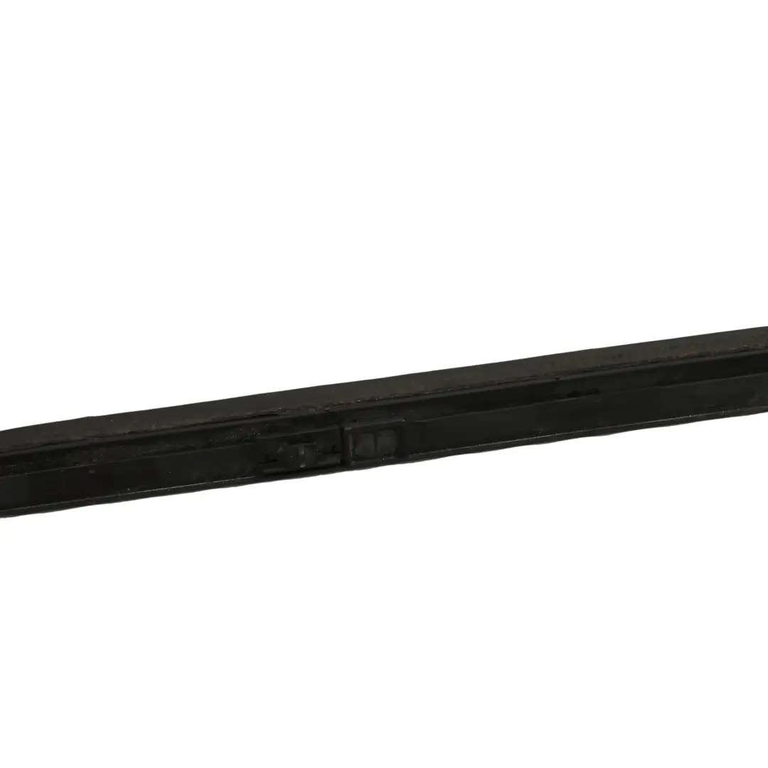 Uszczelka Drzwi Dolna Prawy Przód do Mercedes W221 o numerze A2216900262 Mercedes W221 Uszczelka Drzwi Dolna Prawy Przód - SKU A2216900262 - Numer Części A2216900262