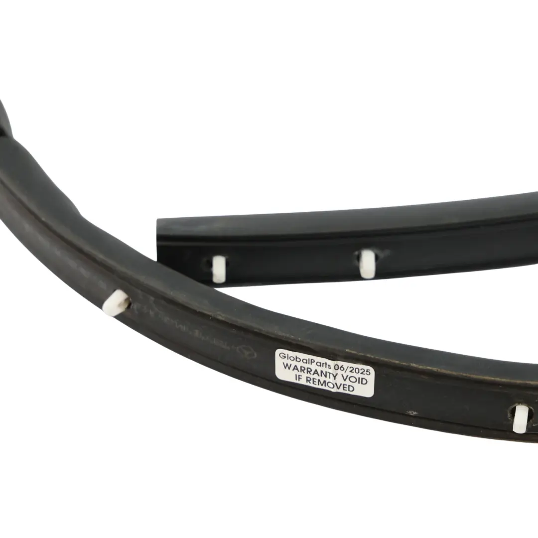 Guarnizione Bordo Portiera Anteriore Sinistra per Mercedes W238 con numero di parte A2387272700 Mercedes W238 Guarnizione Bordo Portiera Anteriore Sinistra - SKU A2387272700 - Numero di parte A2387272700